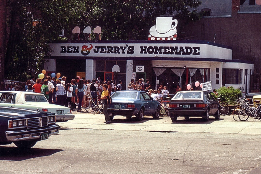 ปี 1982 แพ็คมันเข้า! ผู้คนรวมตัวสังสรรค์กันที่ร้านไอศกรีม