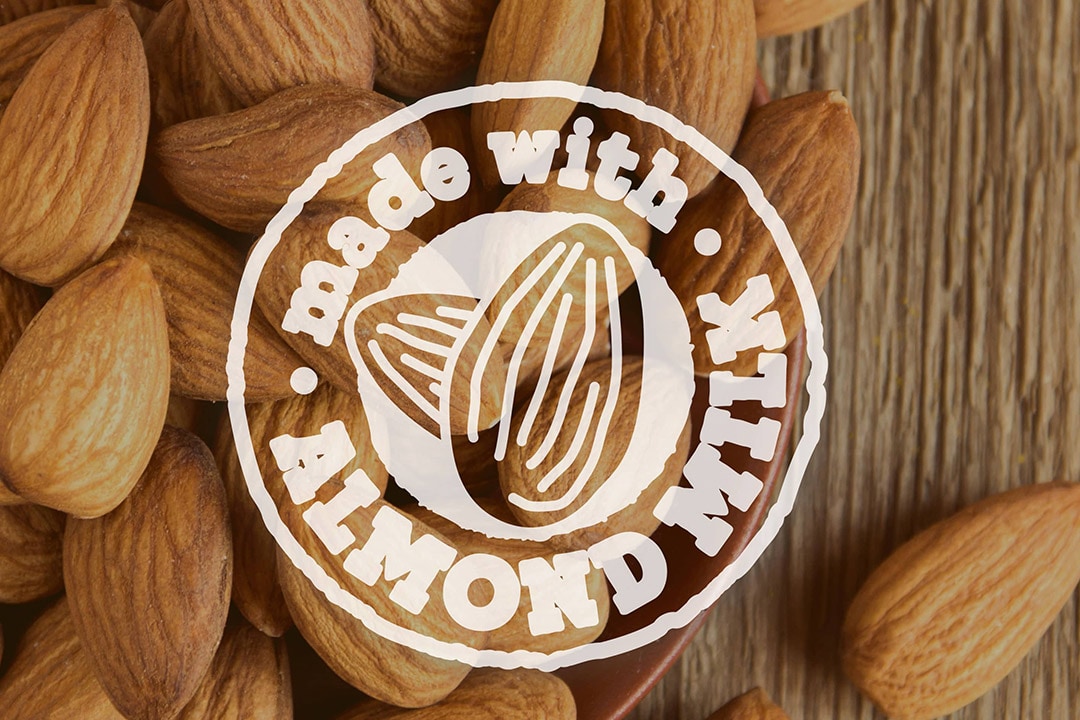 โต๊ะอัลมอนด์พร้อมโลโก้ Made with Almond Milk (ทำจากนมอัลมอนด์)